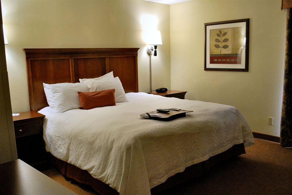 Hampton Inn Raleigh Capital Blvd North Rom bilde