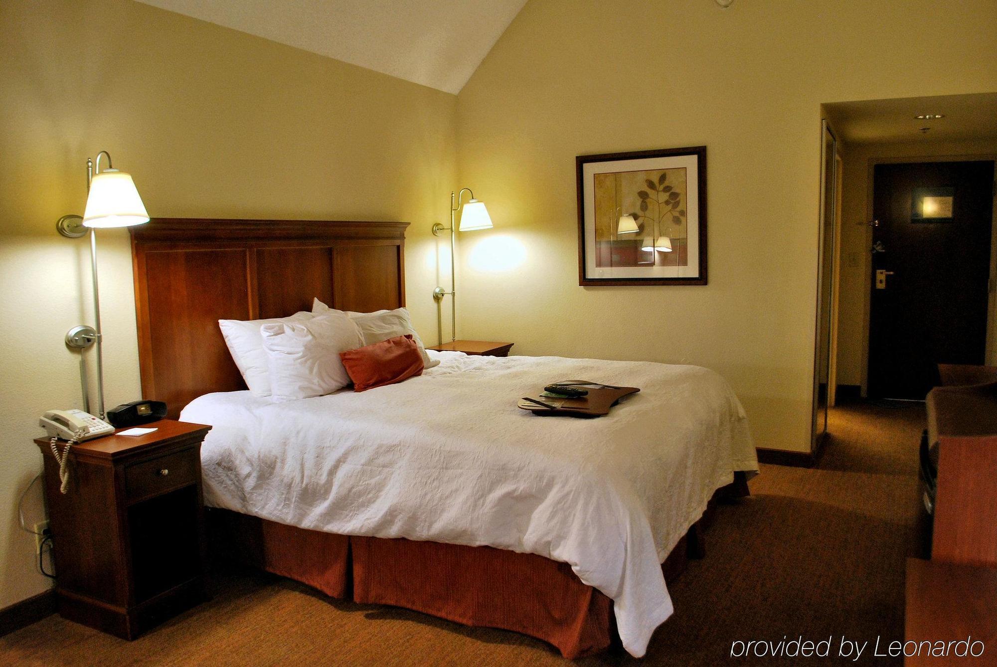 Hampton Inn Raleigh Capital Blvd North Rom bilde