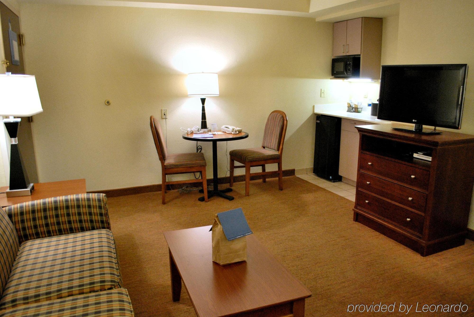 Hampton Inn Raleigh Capital Blvd North Rom bilde