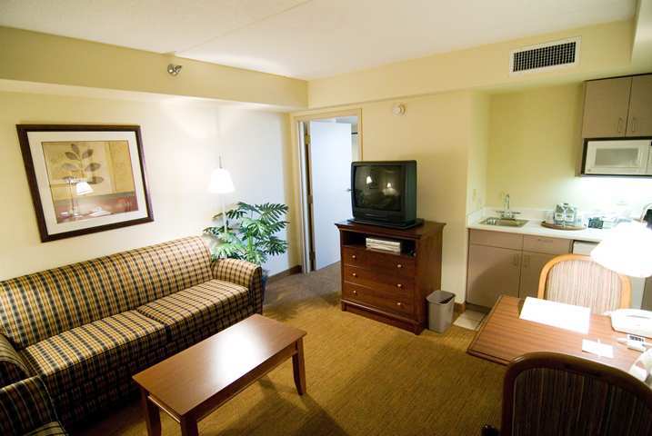 Hampton Inn Raleigh Capital Blvd North Rom bilde