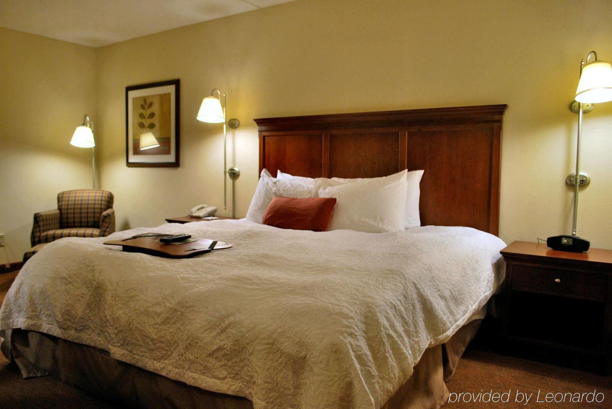Hampton Inn Raleigh Capital Blvd North Rom bilde