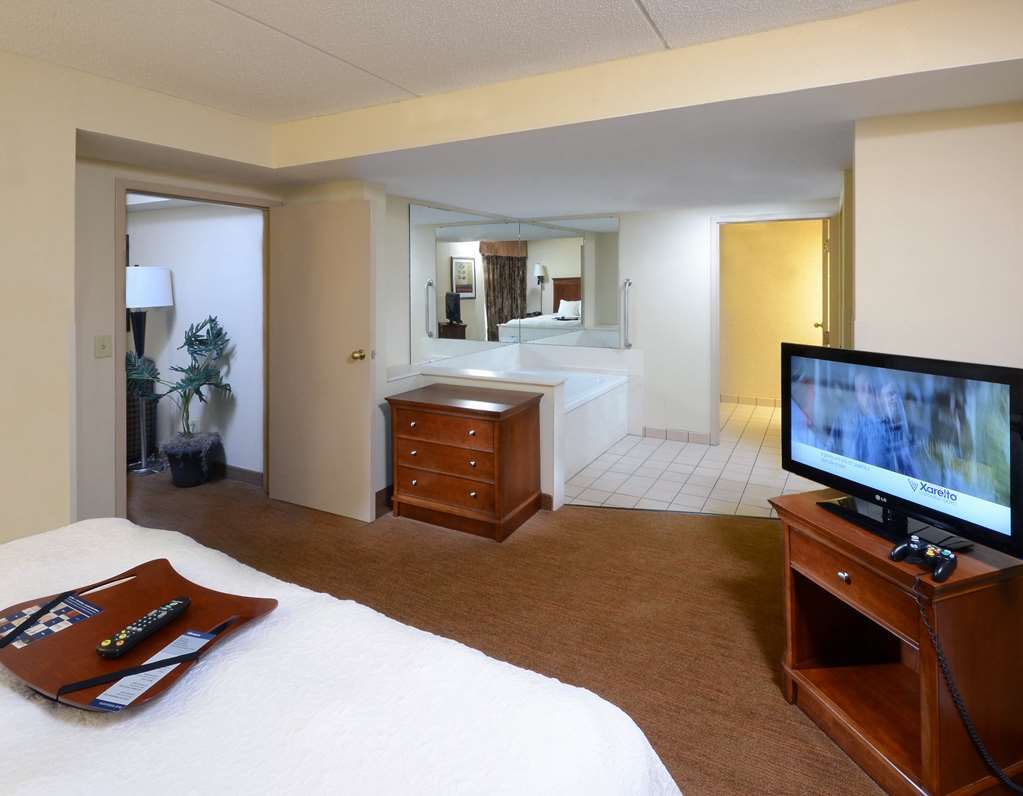 Hampton Inn Raleigh Capital Blvd North Rom bilde