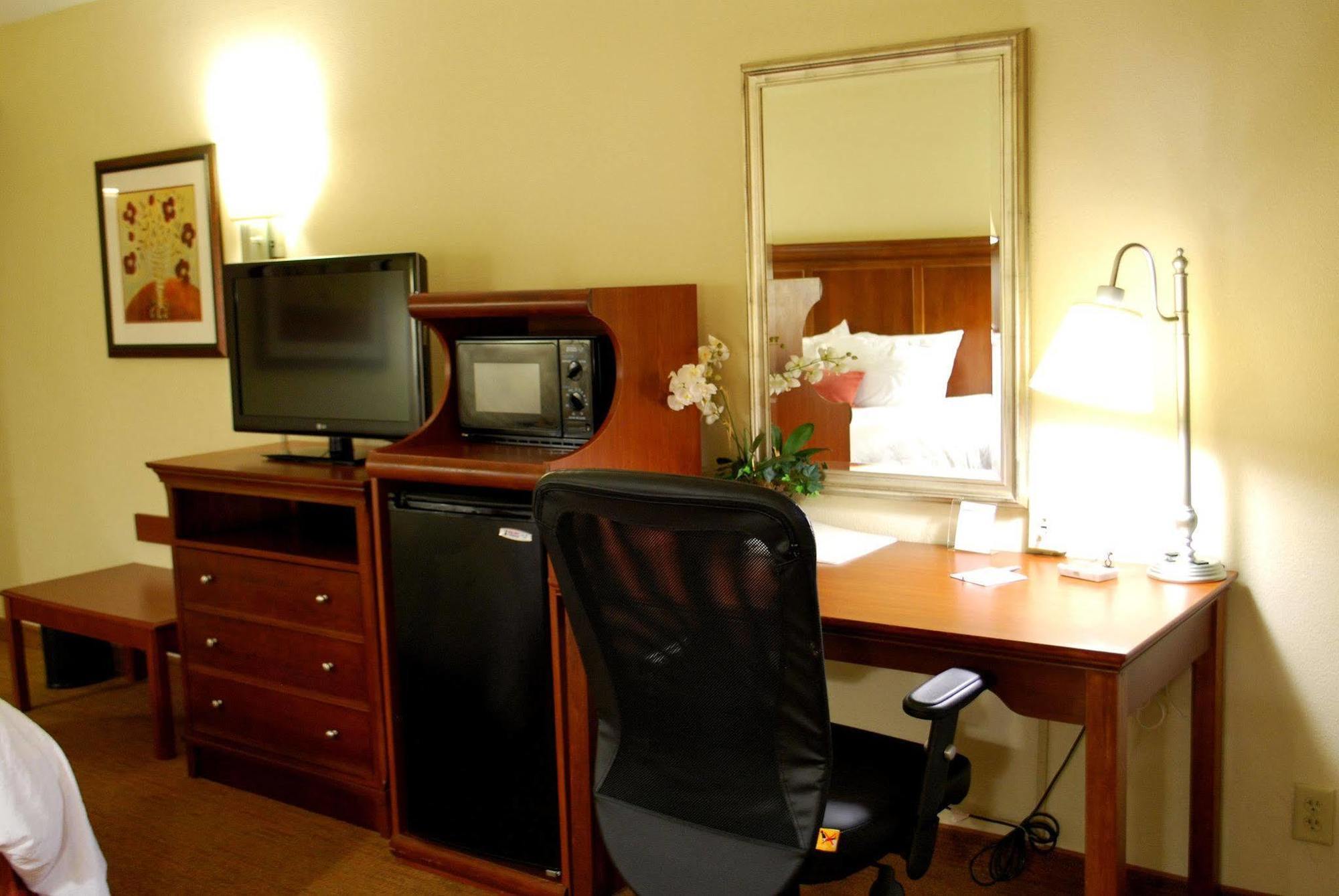 Hampton Inn Raleigh Capital Blvd North Rom bilde