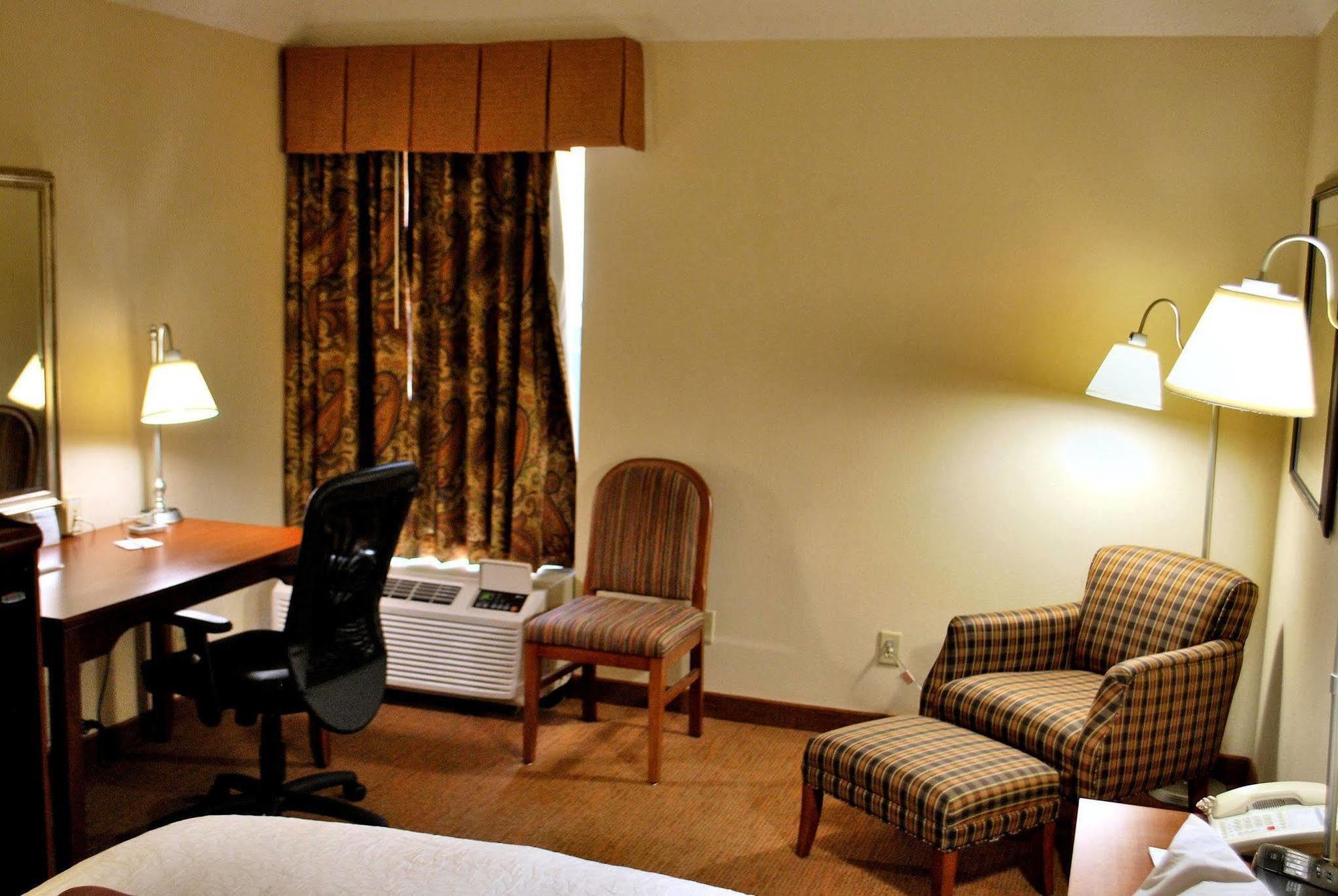 Hampton Inn Raleigh Capital Blvd North Rom bilde