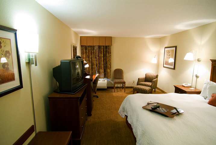 Hampton Inn Raleigh Capital Blvd North Rom bilde